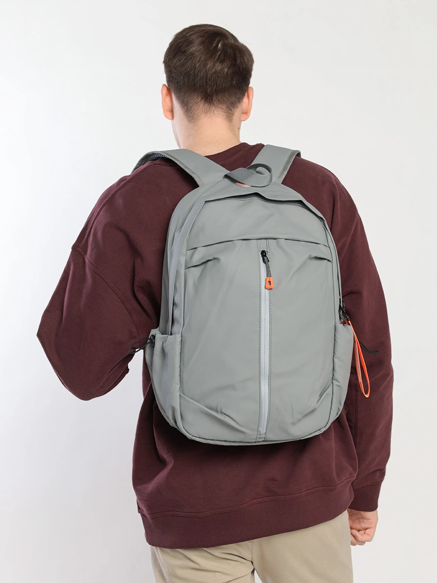 Рюкзак текстильный серого цвета с вертикальным наружным карманом